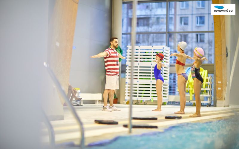 Cách học bơi nhanh nhất cho người mới bắt đầu: Tự tin sau 7 ngày Khởi động làm nóng người trước khi học bơi