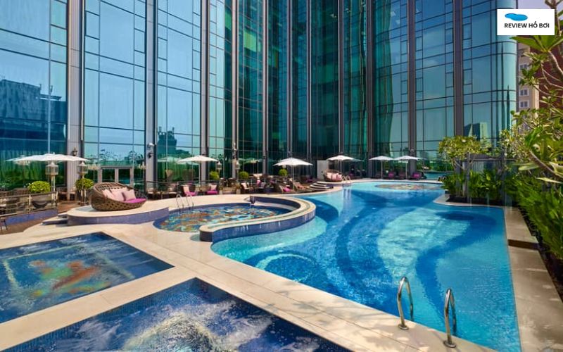 Top 7 hồ bơi quận 1 đẹp, sạch, tiện nghi, được yêu thích nhất Hồ bơi The Reverie Saigon - Hồ bơi quận 1 tại khách sạn sang trọng