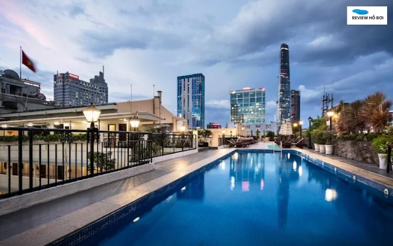 Top 7 hồ bơi quận 1 đẹp, sạch, tiện nghi, được yêu thích nhất Hồ bơi tại khách sạn Rex