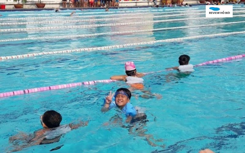 Top 7 hồ bơi quận 4 có dịch vụ tốt và được yêu thích nhất Hồ bơi Khánh Hội một trong những hồ bơi quận 4 sạch, an toàn