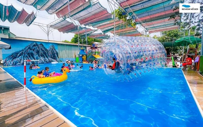Hồ bơi tại Công viên nước Con Nít Thủ Đức