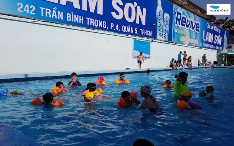 Top 10 hồ bơi trẻ em an toàn, sạch đẹp, xịn xò nhất ở TPHCM Hồ bơi trẻ em Lam Sơn an toàn và phù hợp cho bé vui chơi