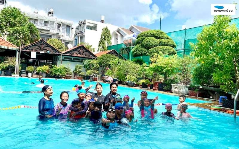 Top 10 hồ bơi trẻ em an toàn, sạch đẹp, xịn xò nhất ở TPHCM Hồ bơi Hòa Bình - Hồ bơi trẻ em lý tưởng cho bé vui chơi cuối tuần