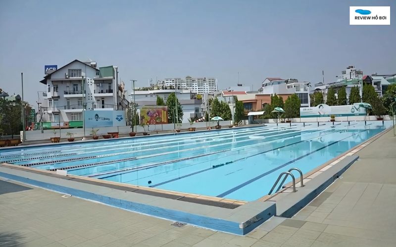 Review hồ bơi Vân Đồn 2: Giờ mở cửa, giá vé, khóa học bơi Hồ bơi Vân Đồn 2 có không gian thoáng và giá vé rất dễ tiếp cận