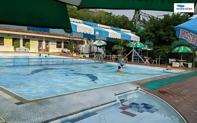 Review hồ bơi Vân Đồn đầy đủ từ A-Z: Giá vé, giờ mở cửa Thái độ phục vụ từ khá tốt đến tốt