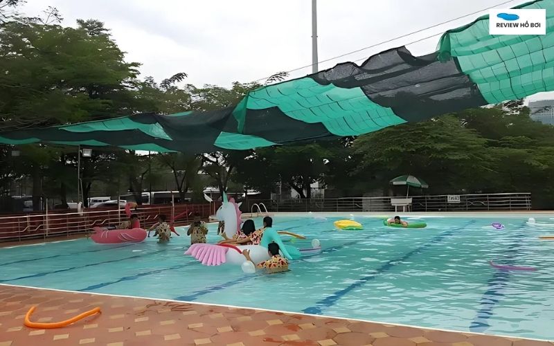 Review hồ bơi Vân Đồn đầy đủ từ A-Z: Giá vé, giờ mở cửa Dịch vụ dạy bơi chuyên nghiệp cho mọi lứa tuổi, từ cơ bản đến nâng cao