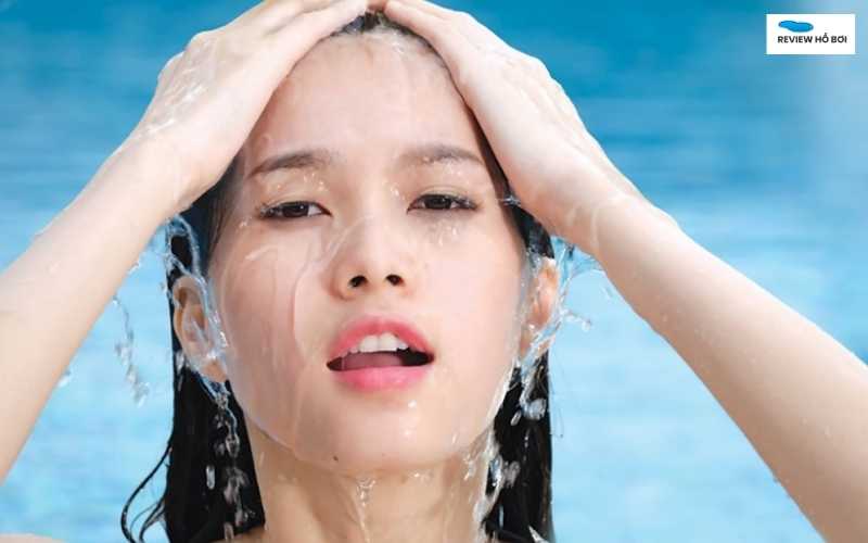 Nước hồ bơi có làm đen da không? Sự thật cần biết khi bơi Chăm sóc da không đúng cách khi bơi cũng góp phần khiến da sạm đi