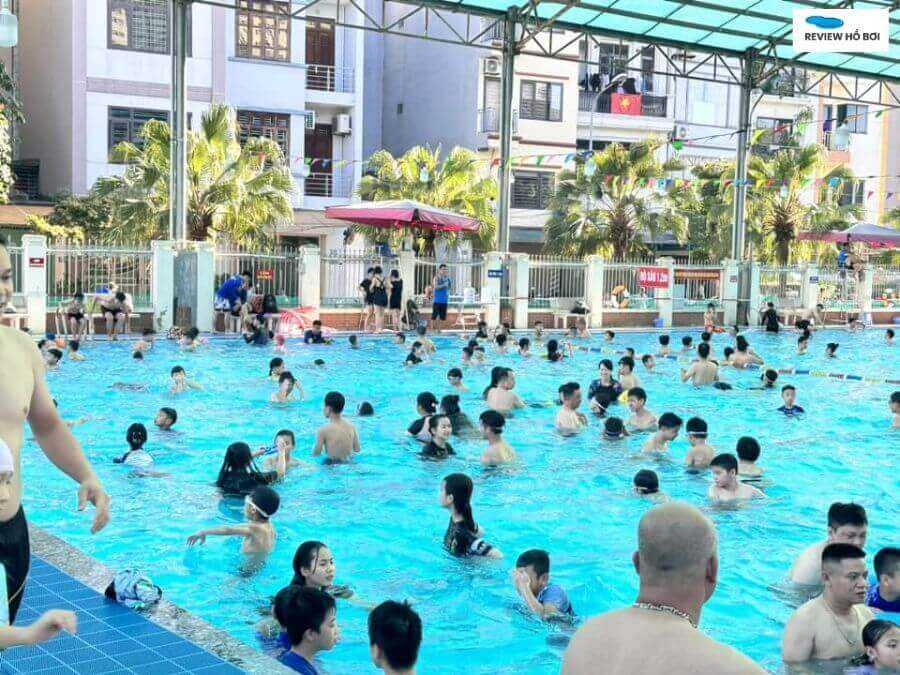 Review bể bơi La Khê mới nhất: Giá vé, giờ hoạt động, lịch bơi Bể bơi La Khê có nhiều khóa học bơi cho cả trẻ em và người lớn