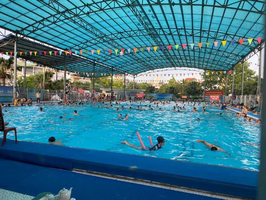 Bể bơi La Khê sở hữu thiết kế quy mô lớn với nhiều khu vực rõ ràng
