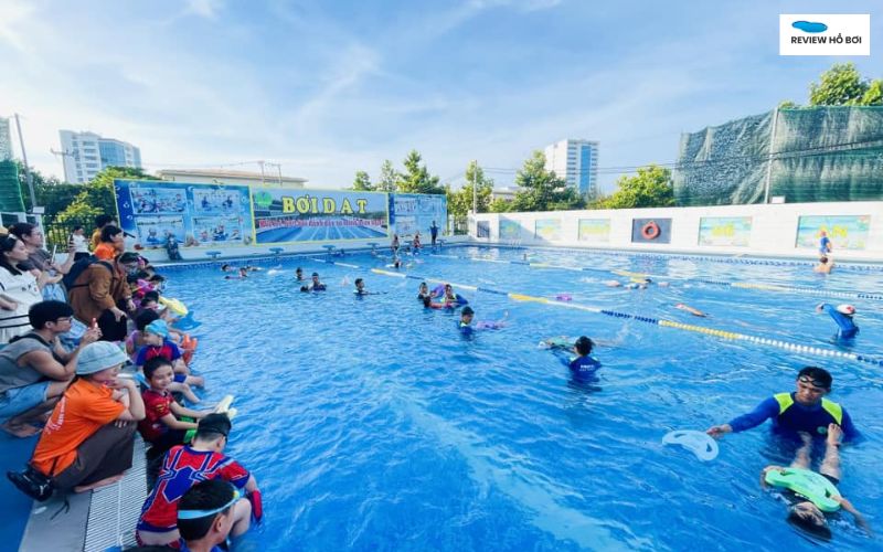Review BƠI DAT – Thành Đoàn: Giá vé, giờ bơi, dịch vụ tốt Nhân viên - Thân thiện, chuyên nghiệp, chu đáo