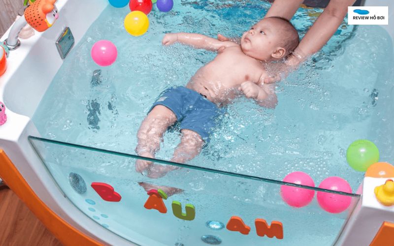 Bơi thủy liệu là gì? Có nên cho bé tham gia từ sớm không? Giúp cải thiện hệ tiêu hóa và chỉ số thông minh của trẻ