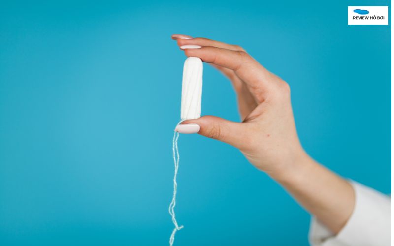 Hướng dẫn cách dùng băng vệ sinh khi đi bơi và giải pháp thay thế Sử dụng tampon khi bơi