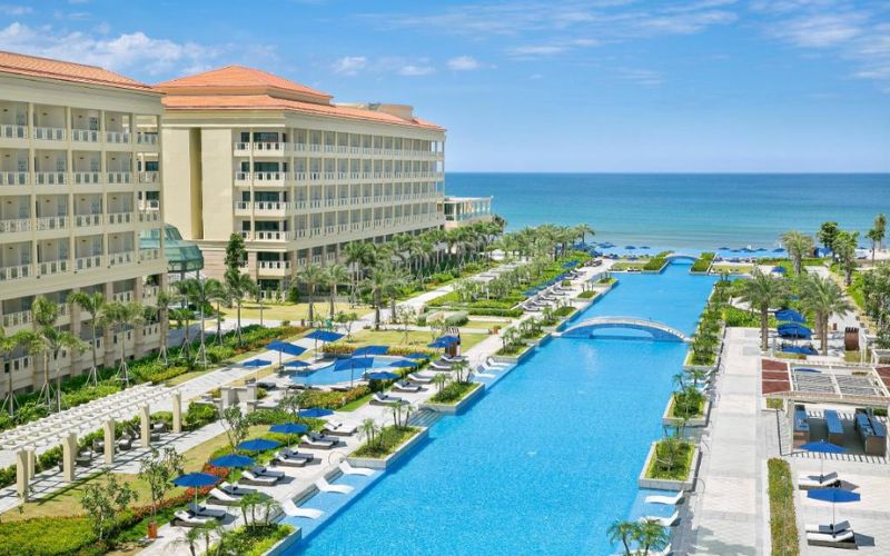 Hồ bơi Sheraton Grand Đà Nẵng