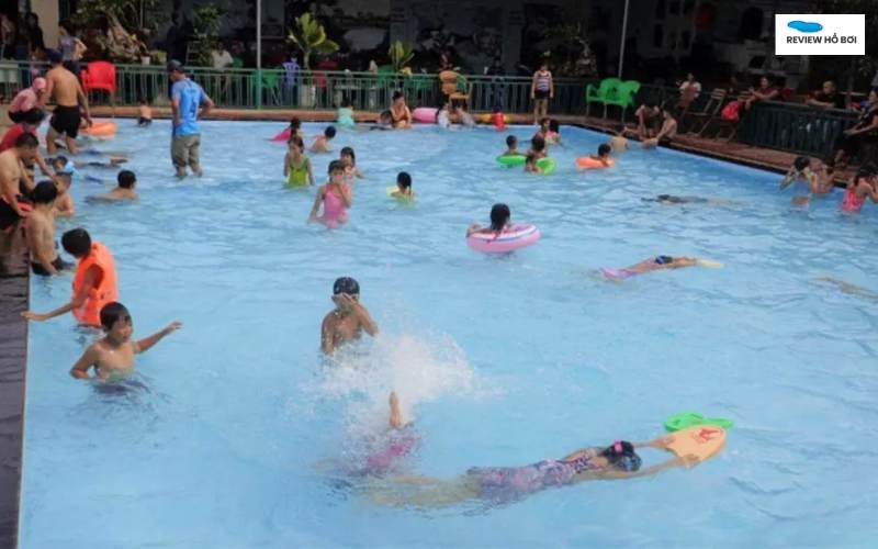 Top 10 hồ bơi Gò Vấp đẹp sạch, giá rẻ không thể bỏ lỡ Hồ bơi Làng Hoa