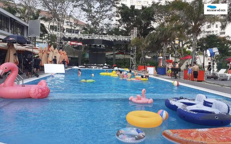Review hồ bơi Nam Long: Giờ mở cửa, giá vé và tiện ích mới nhất Hồ bơi Nam Long luôn duy trì chất lượng nước ở tiêu chuẩn cao