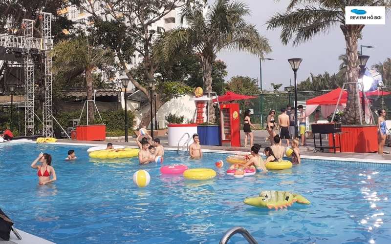 Review hồ bơi Nam Long: Giờ mở cửa, giá vé và tiện ích mới nhất Đội ngũ nhân viên tại hồ bơi Nam Long luôn thân thiện và chuyên nghiệp