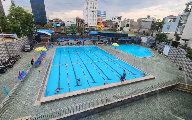 Review 10 hồ bơi Quận 6 sạch đẹp, chất lượng nhất hiện nay Toàn cảnh hồ bơi Phú Quận 6 từ trên cao