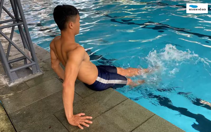 Kỹ Thuật Bơi Ngửa: Hướng Dẫn A-Z Cho Người Mới Bắt Đầu Kỹ thuật tập chân trên cạn khi bơi ngửa
