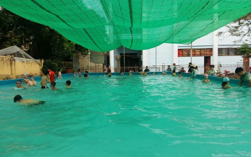 Đánh giá bể bơi Bến Bính Hải Phòng mới nhất: Giá vé, giờ mở cửa Mặt nước trong xanh không rác tại bể bơi Bến Bính Hải Phòng