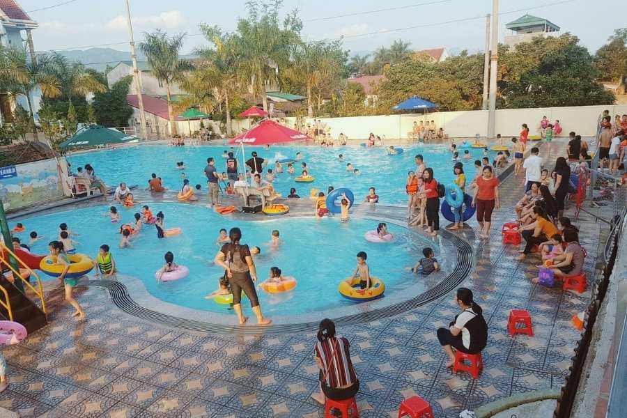 Review 4 bể bơi Cao Bằng sạch đẹp, giá vé hợp lý Bể bơi Sông Mãng - Thân thiện, phù hợp mọi lứa tuổi