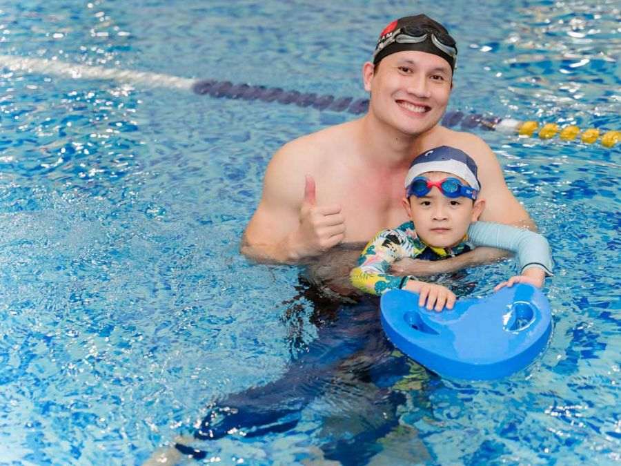 Cách dạy bơi cho trẻ sợ nước đơn giản, hiệu quả, an toàn Các kiểu bơi nên áp dụng khi tập bơi cho trẻ