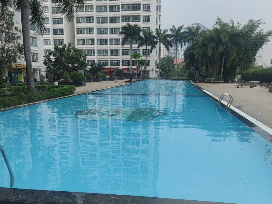 Review hồ bơi chung cư Phú Hoàng Anh: Giá vé, giờ mở cửa Làn nước trong xanh của hồ bơi chung cư Phú Hoàng Anh (Nguồn: Tổng hợp Internet)