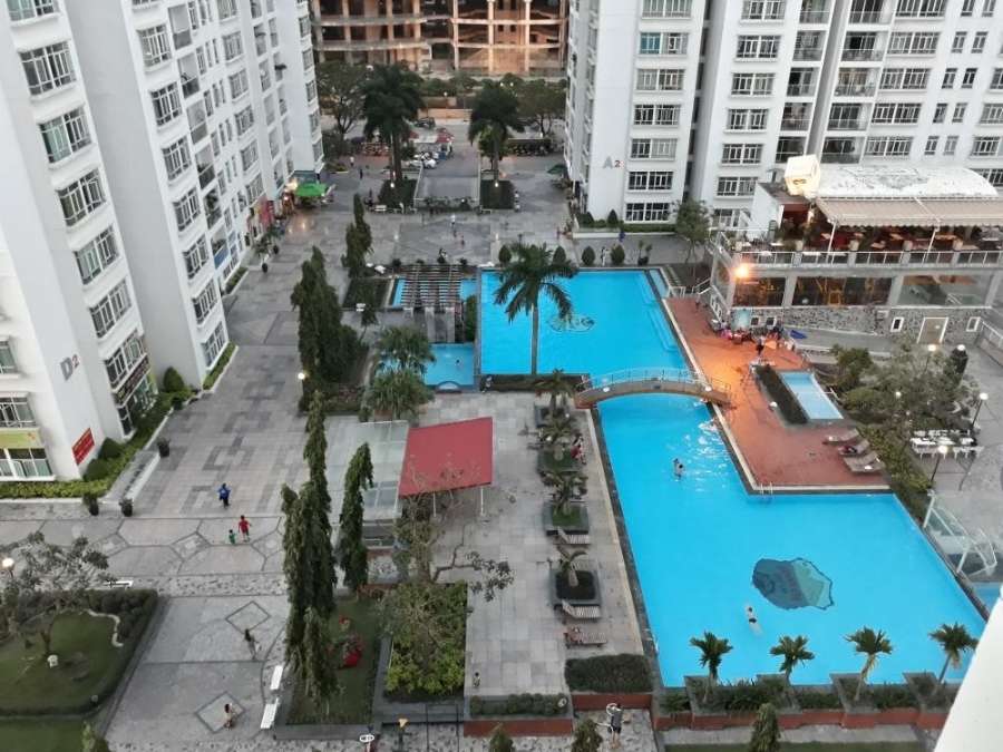 Review hồ bơi chung cư Phú Hoàng Anh: Giá vé, giờ mở cửa Dịch vụ chuyên nghiệp và không gian tiện nghi tại Phú Hoàng Anh (Nguồn: Tổng hợp Internet)
