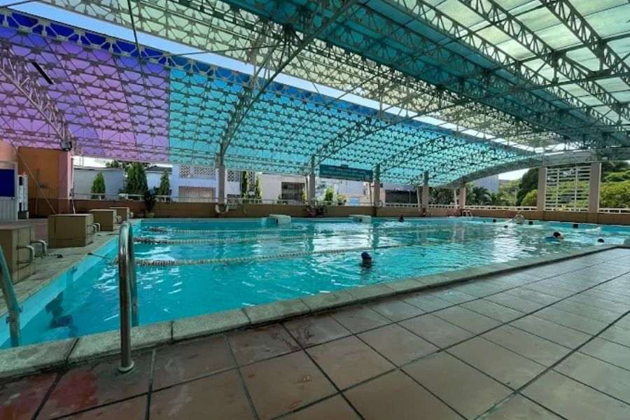 List 4 hồ bơi có mái che TPHCM sạch đẹp, mát mẻ quanh năm Hồ bơi Nguyễn Thượng Hiền - Không gian bơi ổn định, dễ dàng tiếp cận