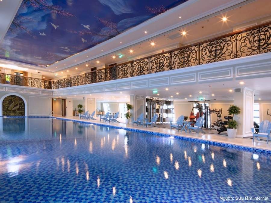 Hồ bơi Đà Lạt trong nhà sang trọng tại khách sạn MerPerle
