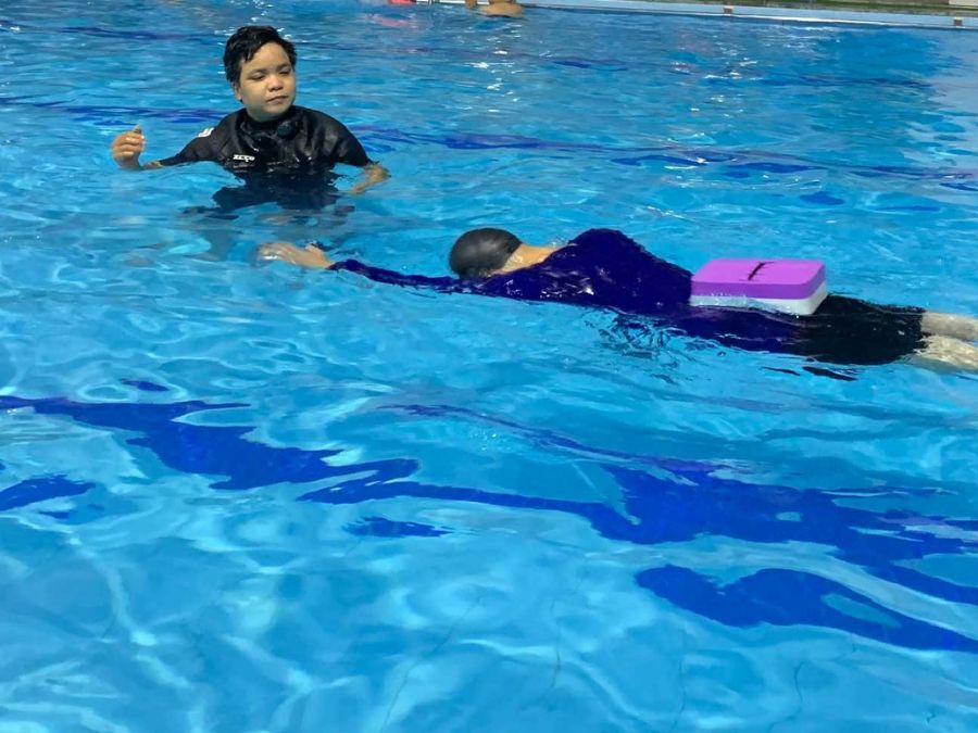 Review hồ bơi Kỳ Hòa 2 chi tiết - Giá vé, giờ mở cửa Huấn luyện viên tận tình hướng dẫn kỹ thuật cho học viên tại hồ bơi Kỳ Hòa 2
