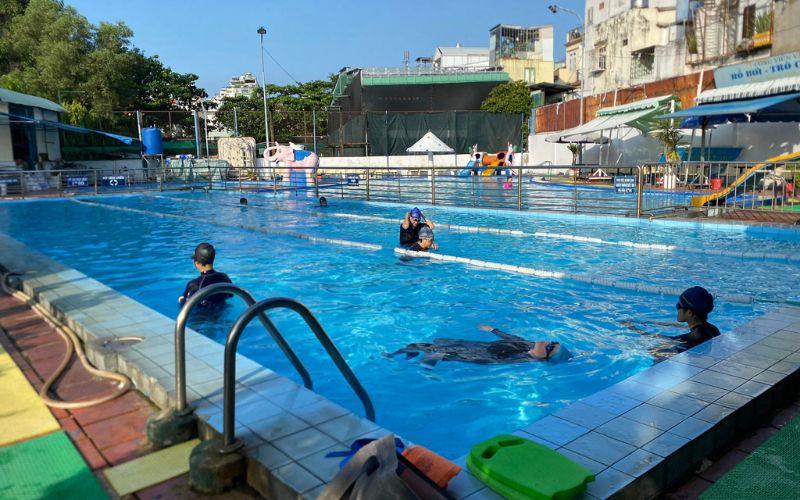 Review hồ bơi Lê Thị Riêng Quận 10 - Giá vé, giờ mở cửa Giới thiệu hồ bơi Quận 10 Lê Thị Riêng