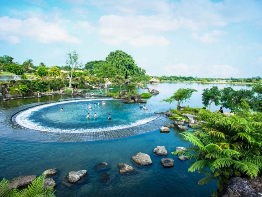 Review hồ bơi Suối Mơ 2025: Giá vé, kinh nghiệm, có gì chơi? Vẻ đẹp ấn tượng của hồ bơi Suối Mơ (Nguồn: Tổng hợp Internet)