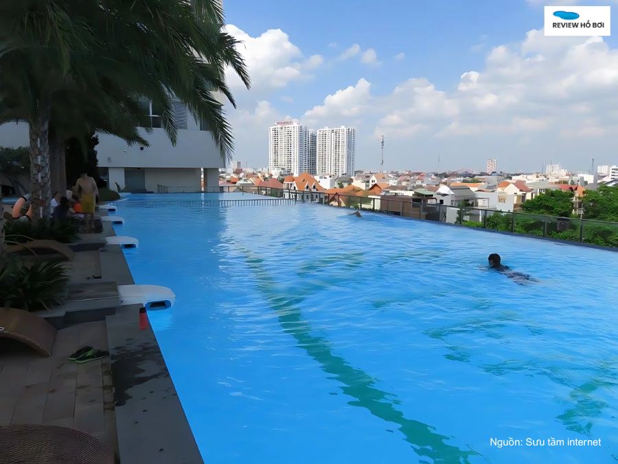 Review hồ bơi Thảo Điền Pearl: Giá vé, suất bơi và lịch học Hồ bơi Pearl Thảo Điền sang trọng với tầm nhìn hướng ra đường phố sầm uất