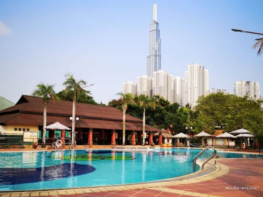 Review hồ bơi Văn Thánh: Giá vé, chất lượng nước và tiện ích Toàn cảnh hồ bơi Văn Thánh Bình Thạnh