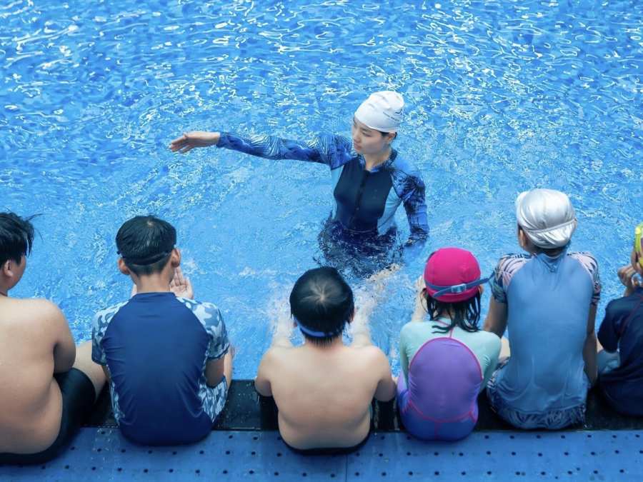 Tổng hợp học phí học bơi ở TPHCM mới nhất năm 2025 Lựa chọn trung tâm học bơi có đội ngũ giáo viên giàu kinh nghiệm