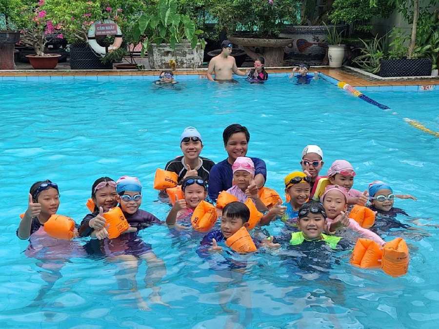 Tổng hợp học phí học bơi ở TPHCM mới nhất năm 2025 Các trung tâm dạy bơi uy tín có mức học phí học bơi ở TPHCM phù hợp nhiều đối tượng
