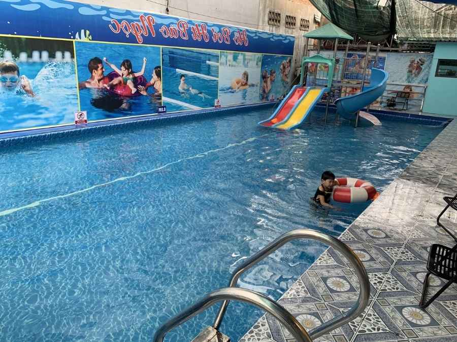 Làn nước trong xanh là niềm tự hào của hồ bơi HT Bảo Ngọc