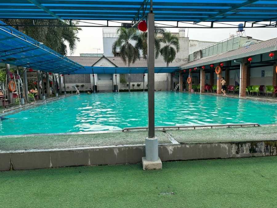 Làn nước đạt tiêu chuẩn của hồ bơi Phú Hiệp