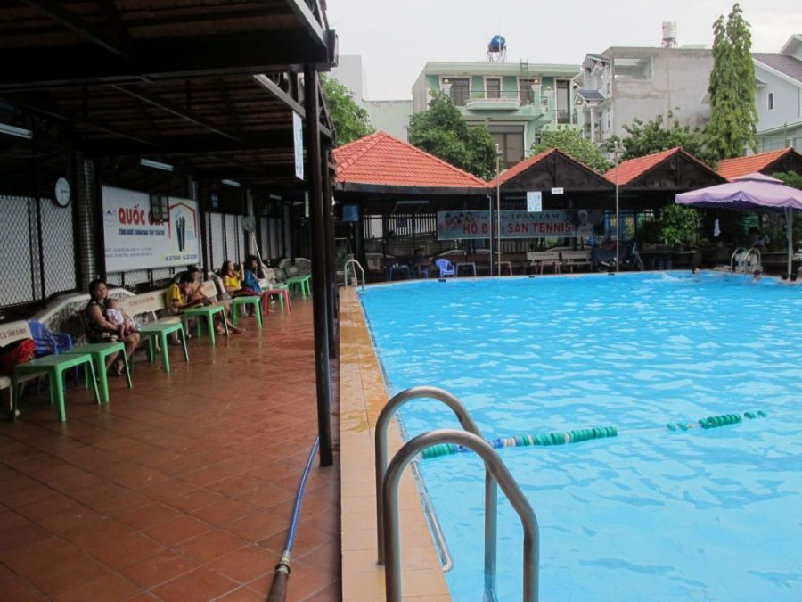 Quầy nước và đồ ăn tiện lợi của hồ bơi Trần Lâm
