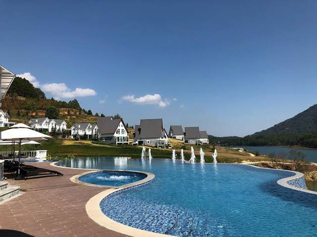 BỂ BƠI VÔ CỰC DALAT WONDER RESORT – THẢ MÌNH GIỮA "CHÂU ÂU THU NHỎ" CỦA ĐÀ LẠT View những căn villa kiến trúc Châu Âu