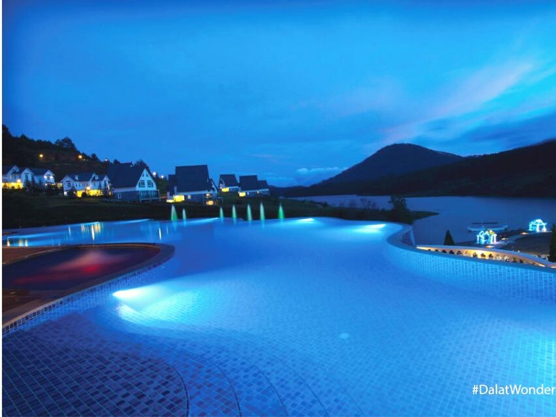 BỂ BƠI VÔ CỰC DALAT WONDER RESORT – THẢ MÌNH GIỮA "CHÂU ÂU THU NHỎ" CỦA ĐÀ LẠT View rừng thông trùng điệp