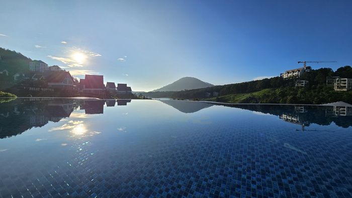 BỂ BƠI VÔ CỰC DALAT WONDER RESORT – THẢ MÌNH GIỮA "CHÂU ÂU THU NHỎ" CỦA ĐÀ LẠT View trực diện Hồ Tuyền Lâm