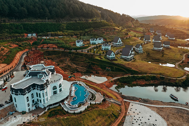 BỂ BƠI VÔ CỰC DALAT WONDER RESORT – THẢ MÌNH GIỮA "CHÂU ÂU THU NHỎ" CỦA ĐÀ LẠT DALAT WONDER RESORT