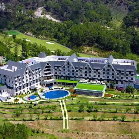 Hồ Bơi Swiss-Belresort Tuyền Lâm Đà Lạt: View Rừng Thông Châu Âu Kiến trúc uốn lượn độc đáo