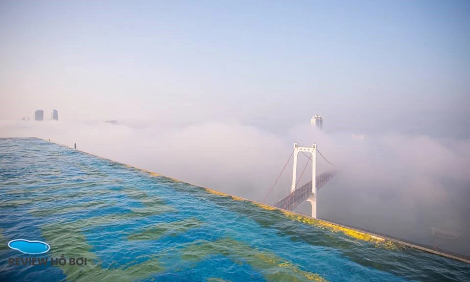 Top Hồ Bơi Ở Đà Nẵng Đẹp Nhất: View Biển, Dát Vàng, Giá Tốt Bể bơi vô cực dát vàng 24K – Danang Golden Bay