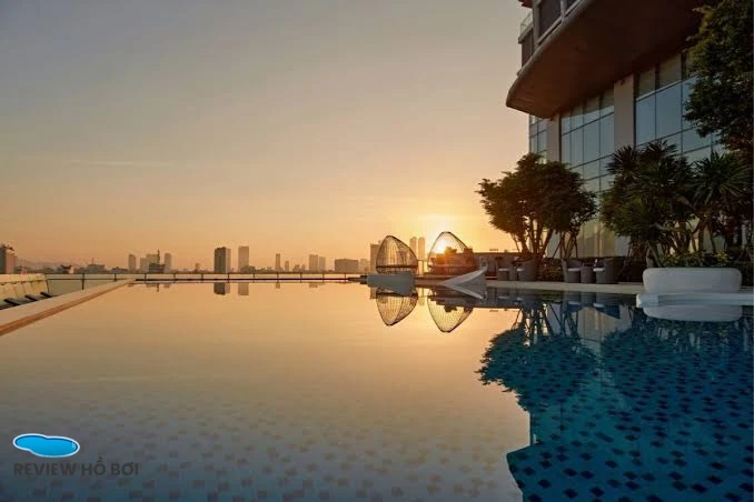Top Hồ Bơi Ở Đà Nẵng Đẹp Nhất: View Biển, Dát Vàng, Giá Tốt Bể bơi ngắm trọn sông Hàn – Novotel Danang Premier Han River