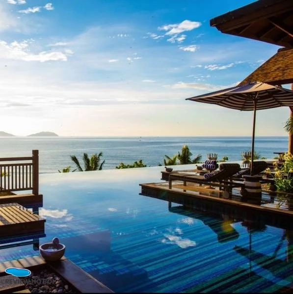 Top Hồ Bơi Ở Đà Nẵng Đẹp Nhất: View Biển, Dát Vàng, Giá Tốt Bể bơi tràn bờ view biển Mỹ Khê – A La Carte Danang Beach