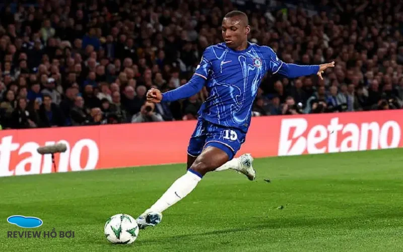 Top 8 tiền đạo đắt giá nhất Premier League hiện nay Nicolas Jackson là một trong những tiền đạo trẻ đáng chú ý của Chelsea.