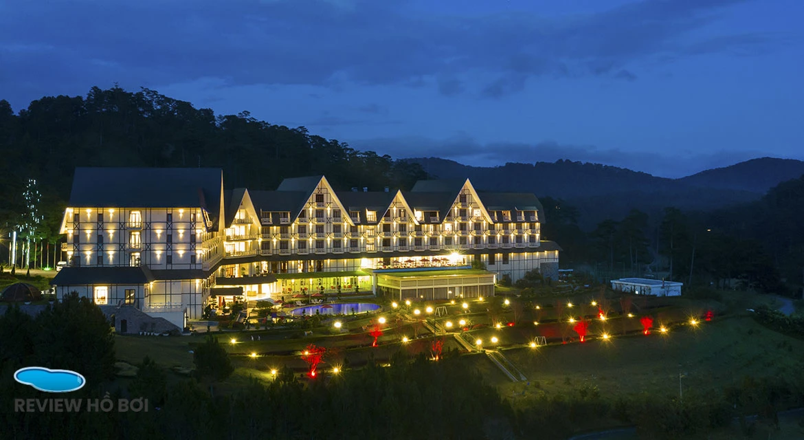 HỒ BƠI SWISS BELRESORT TUYỀN LÂM: REVIEW 5 TRẢI NGHIỆM ĐỈNH CAO GIỮA ĐỒI THÔNG hồ bơi Swiss Belresort Tuyền Lâm